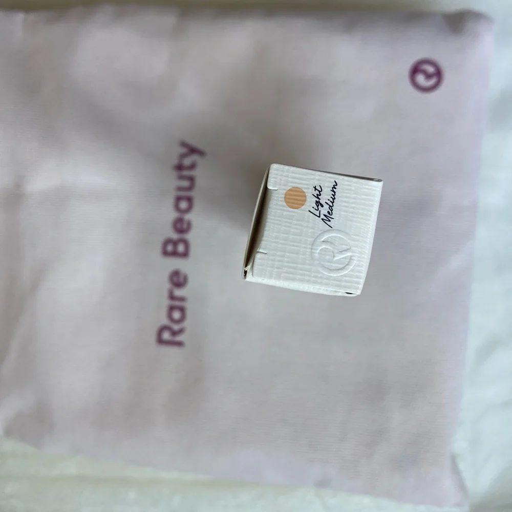 NEW Rare Beauty Positive Light Under Eye Brightener in Light Medium